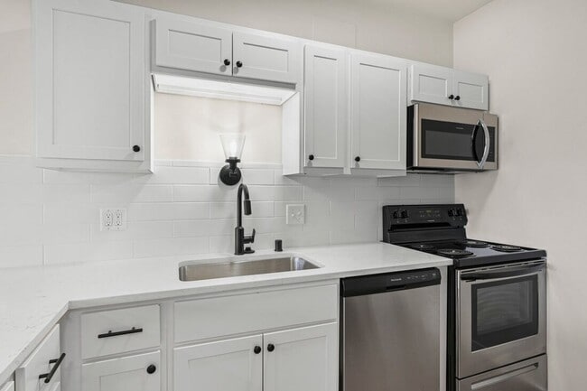 Building Photo - 1314 N Gammon Rd