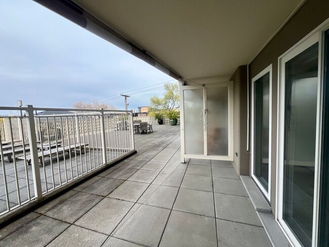 Building Photo - Highlander Condominiums - Capitol Hill