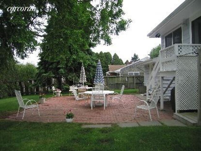 Building Photo - 16 Boxwood St