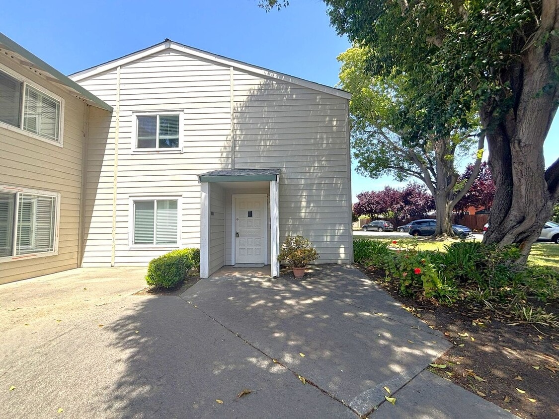 Primary Photo - Beautifully Updated 4-Bedroom, 2.5-Bath To...