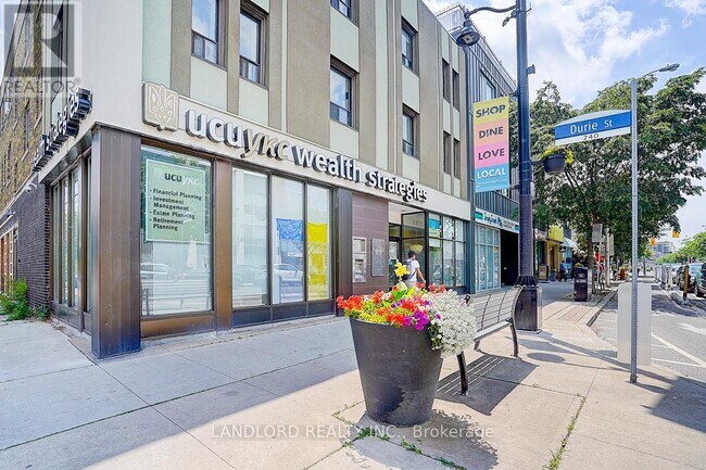 Photo du bâtiment - 240-240 Durie St