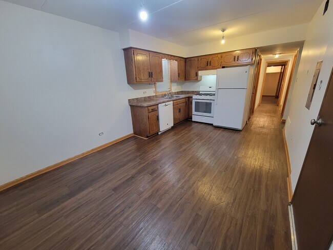 Building Photo - 16524 Crescent Ave