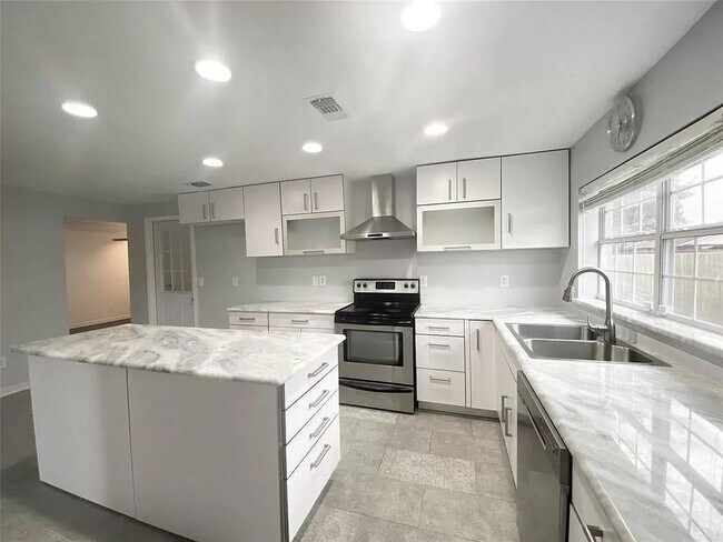 Foto del edificio - 1316 Dunbarton Dr