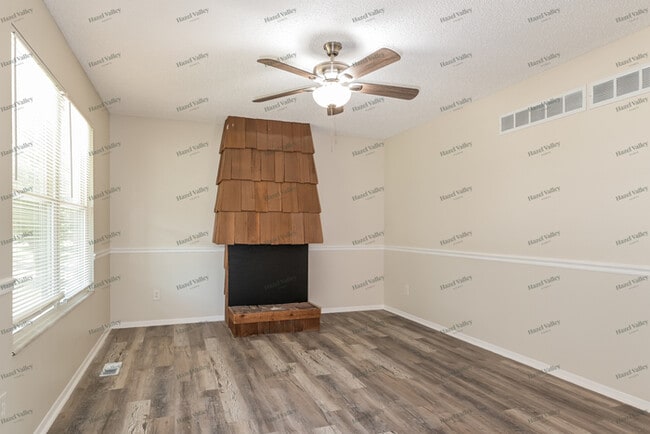 Foto del edificio - 2355 Lindsay Ln