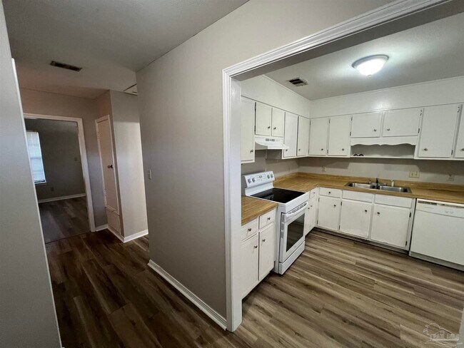 Foto del edificio - 1350 Fairchild St