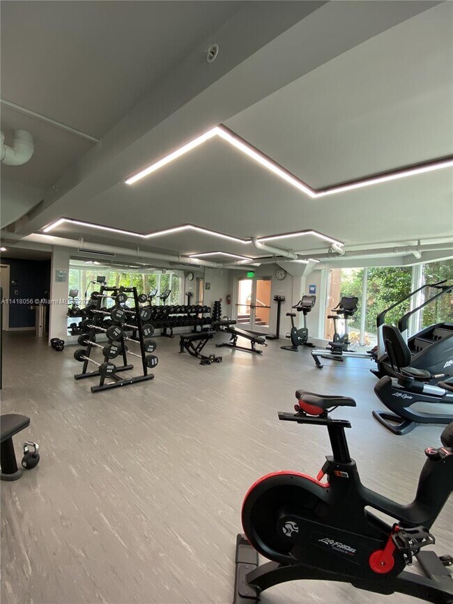 Foto del edificio - 400 South Pointe Dr