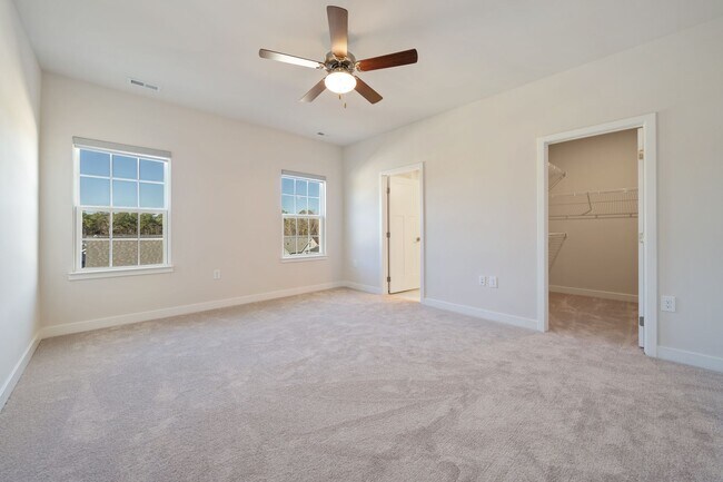Foto del edificio - NEW CONSTRUCTION 3 Bedroom Townhouse w/2 F...