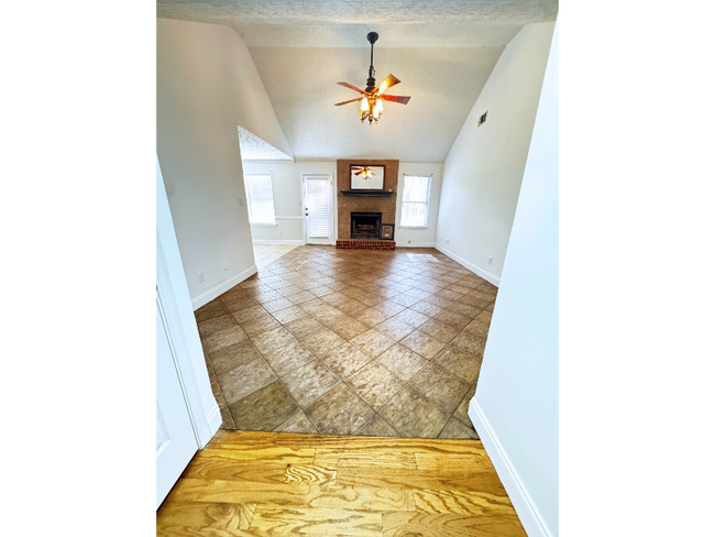 Building Photo - 26 Angel Trace