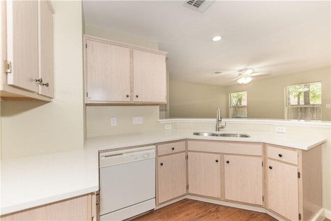 Building Photo - 9710 Sugar Hill Dr