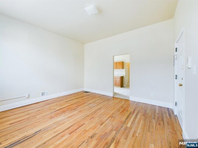 Foto del edificio - 413-15 Dodd St