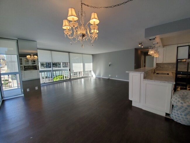 Building Photo - Renovated Pacific Heights 2x2 Condo with g...