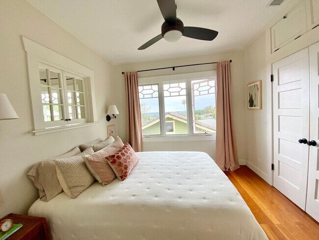 Foto del edificio - Enchanting 1-Bedroom, 1-Bath Oasis with Stunning Views