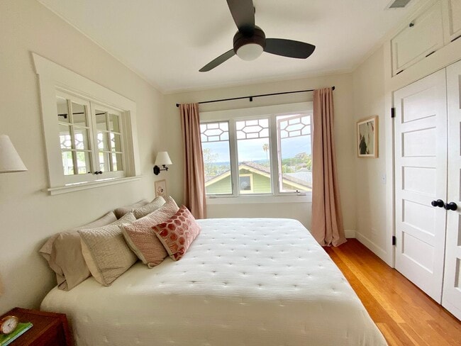 Building Photo - Enchanting 1-Bedroom, 1-Bath Oasis with Stunning Views