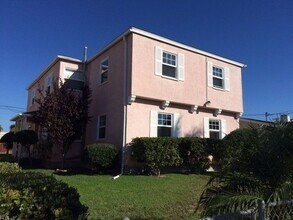 Building Photo - Charming Light-Filled 2BR in North of Adams Ave in University Heights – Available May 10th