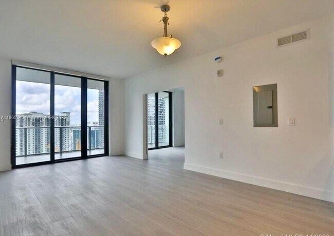 Foto del edificio - 1010 Brickell Ave