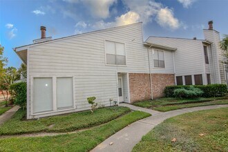 Building Photo - 7860 Green Lawn Dr