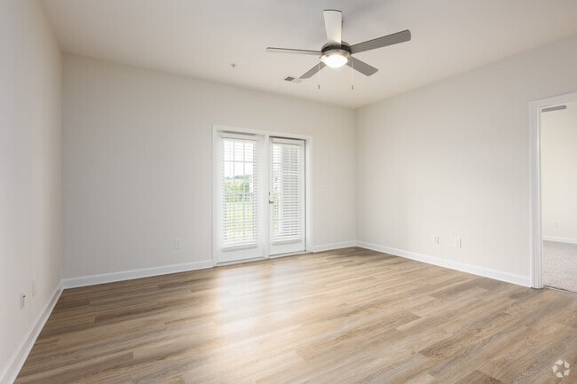 Willow - 1,170SF - Living Room - Arrowhead Apartments