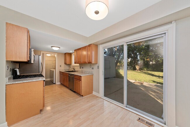 Building Photo - 712 Clearwood Ct