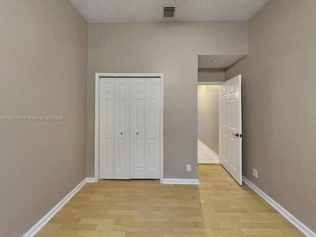 Foto del edificio - 22335 Martella Ave