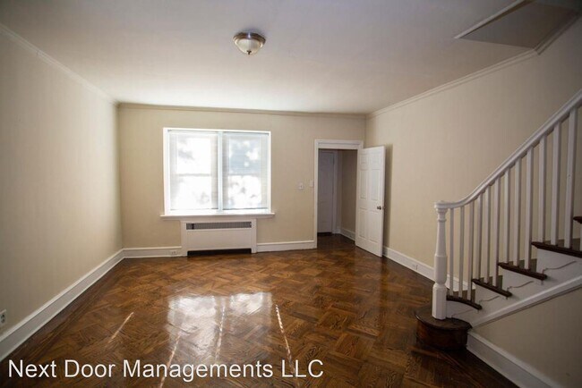 Building Photo - 3 br, 1 bath House - 5235 North Hutchinson...