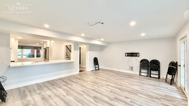 Building Photo - 1765 Woodview Av