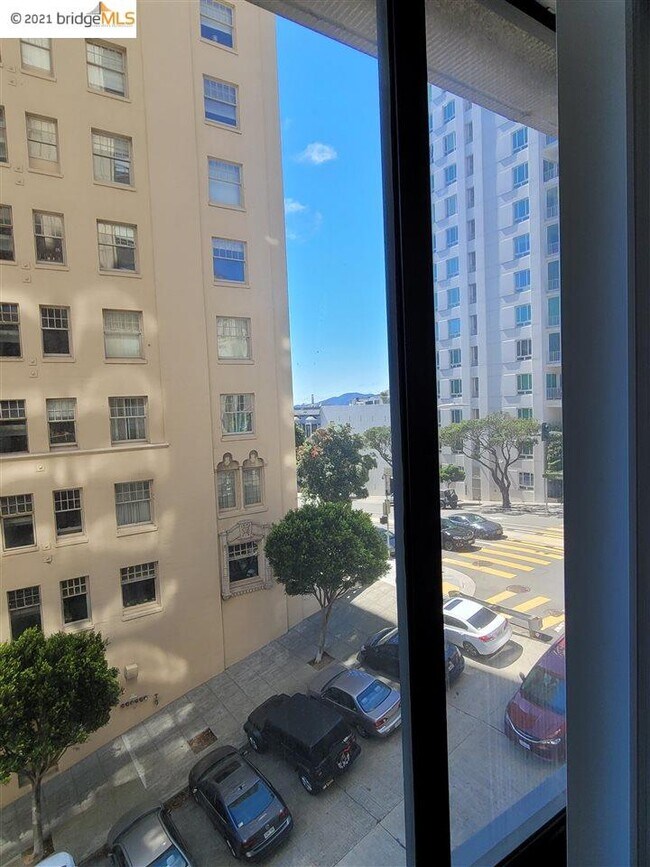 Foto del edificio - 1177 California St