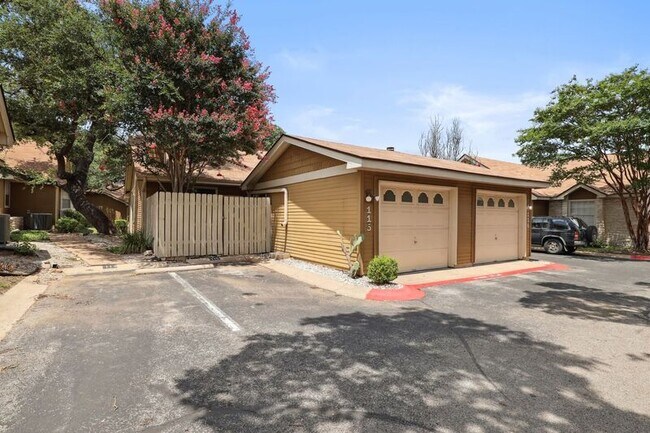 Foto del edificio - 6501 Brush Country Rd