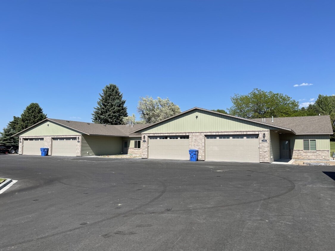 Primary Photo - 2118 E Olympic Ave