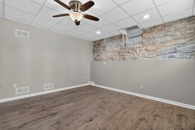 Building Photo - 256 S Washington St
