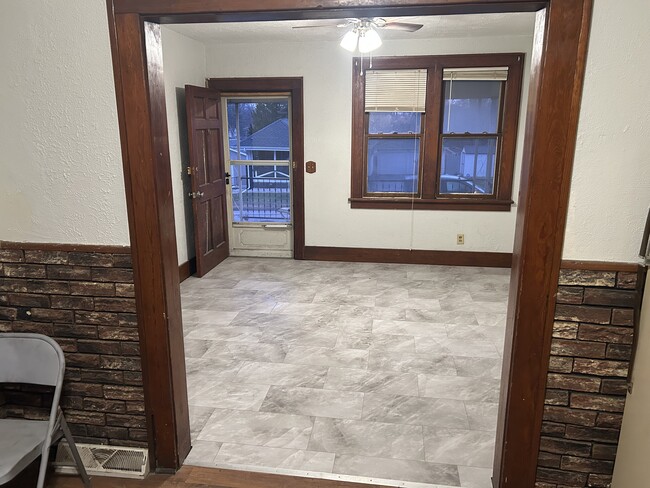 Building Photo - 2119 N Underhill St