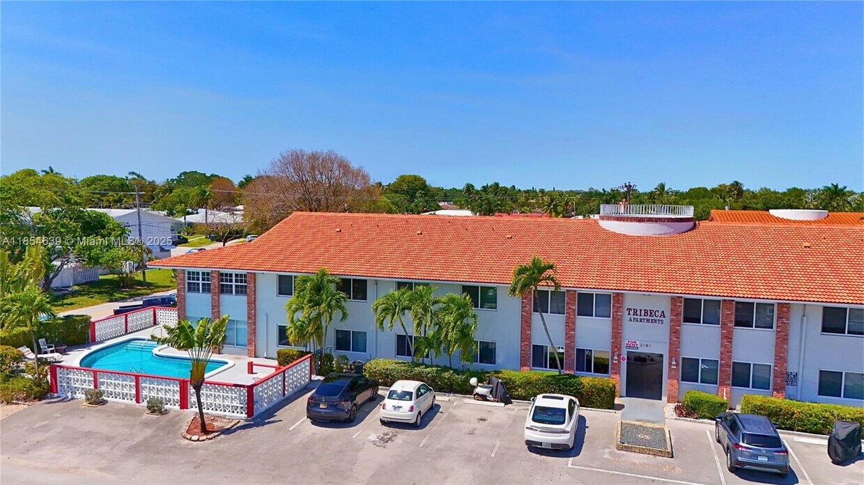 Foto principal - 2101 NE 51st St