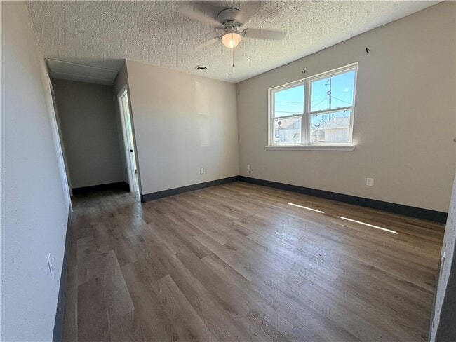 Building Photo - 501 David St