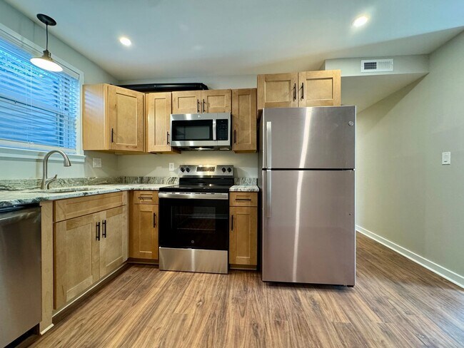 Building Photo - Renovated Apartment Near Campus and Downtown Blacksburg