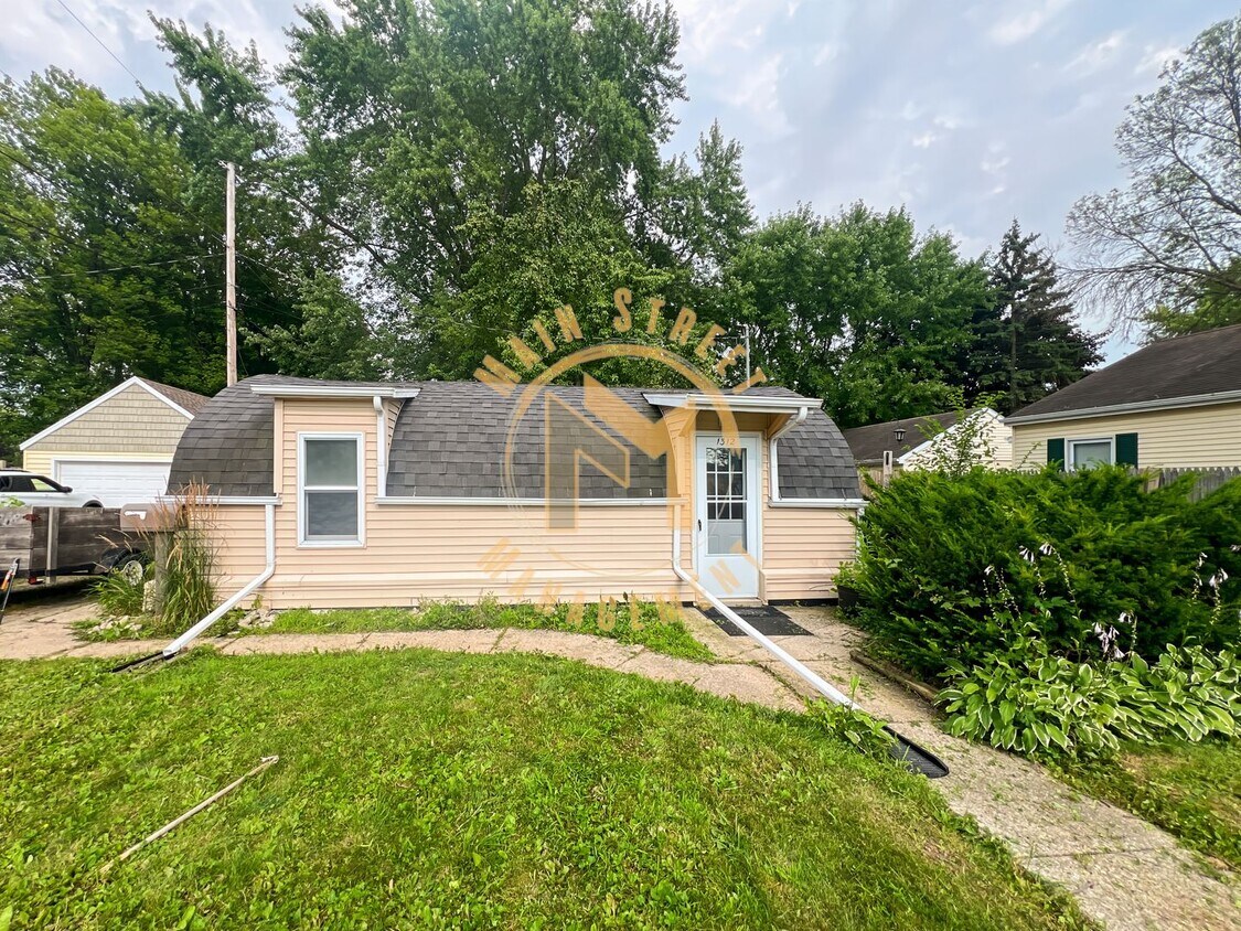 Foto principal - 2 Bed 1 Bath Single Family Home
