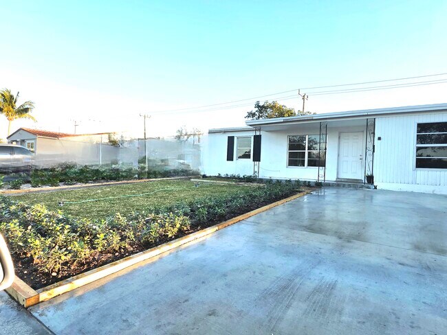 Foto del edificio - 250 NE 51st St