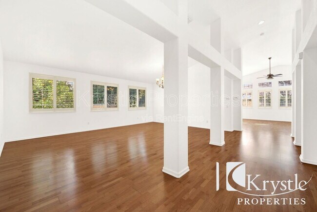 Building Photo - 510 Pyramid Ct