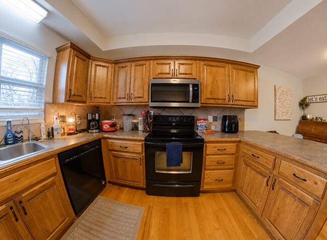Foto del edificio - 3D Tour Available-HUGE Bedrooms + 2-Car Garage + Pet Friendly + Washer and Dryer Included! Availa...