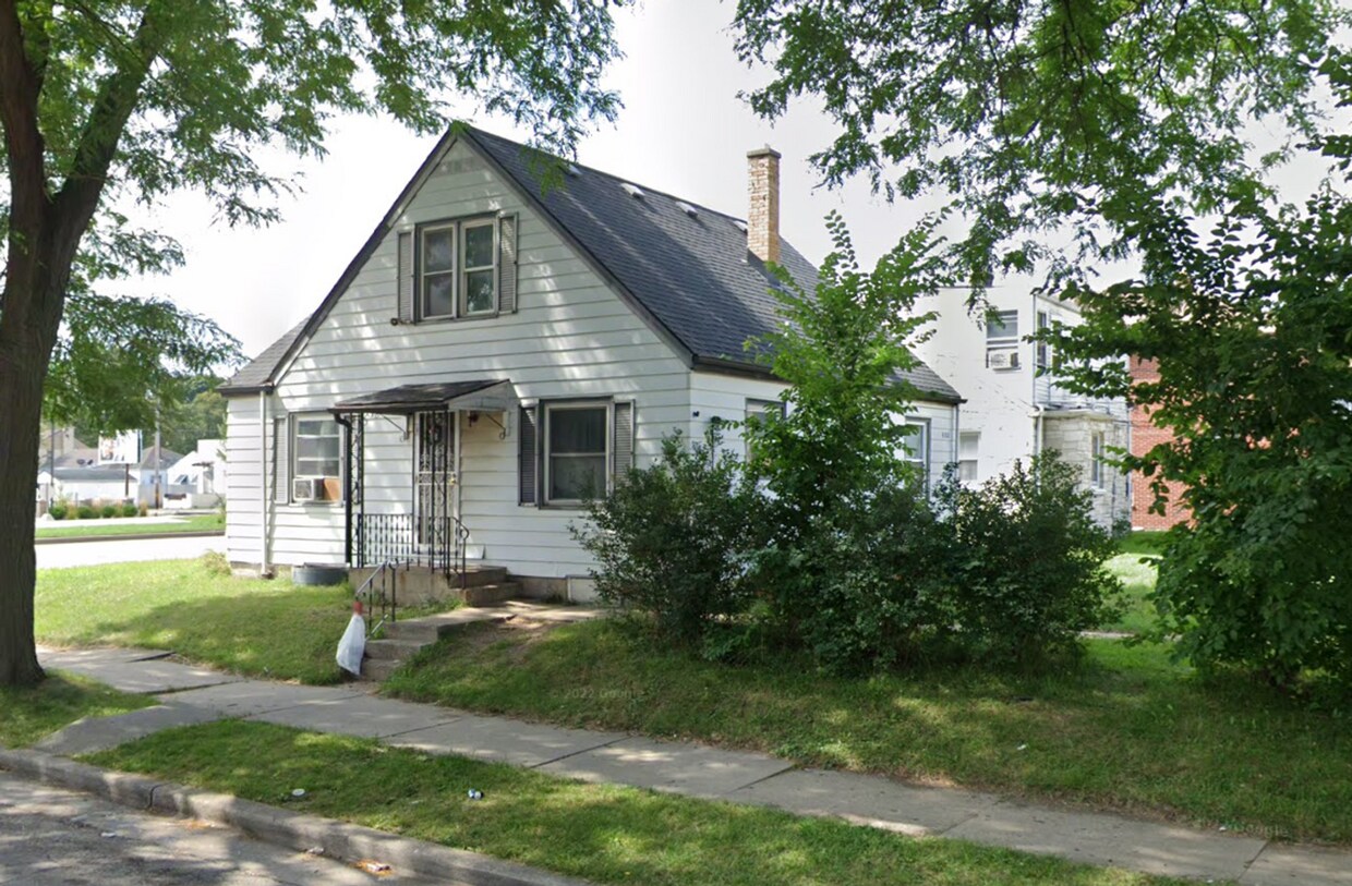 Primary Photo - 4102 W Capitol Dr