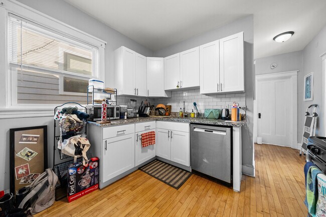 Foto del edificio - 3008 W Cullom Ave