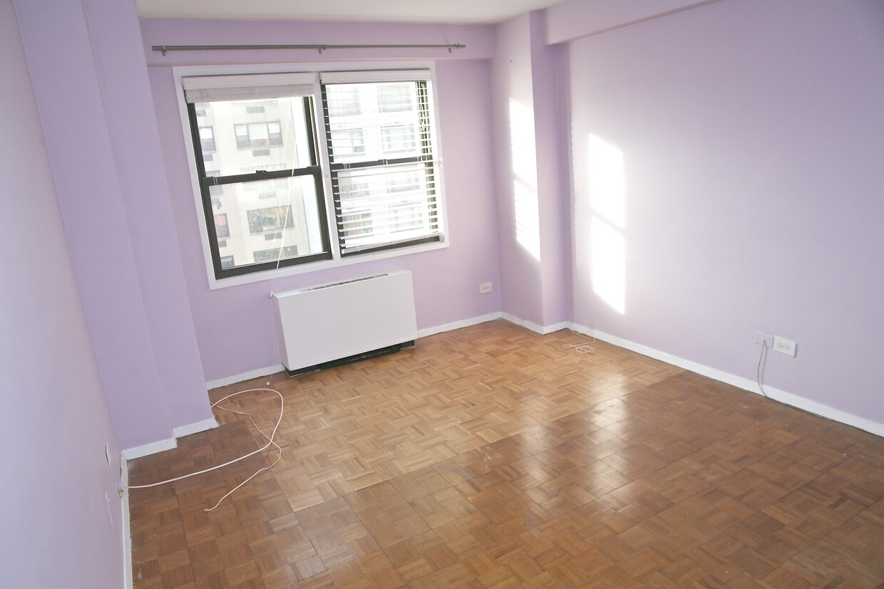 Bedroom - 201 E 83rd St