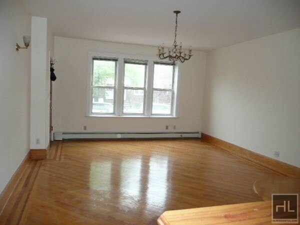 Building Photo - LARGE AND SUNNY 3 BEDROOMS w/ LARGE WINDOW...