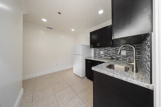 Building Photo - 3219 SW 141st Ave