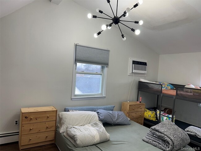 Building Photo - 15 Brook Dr