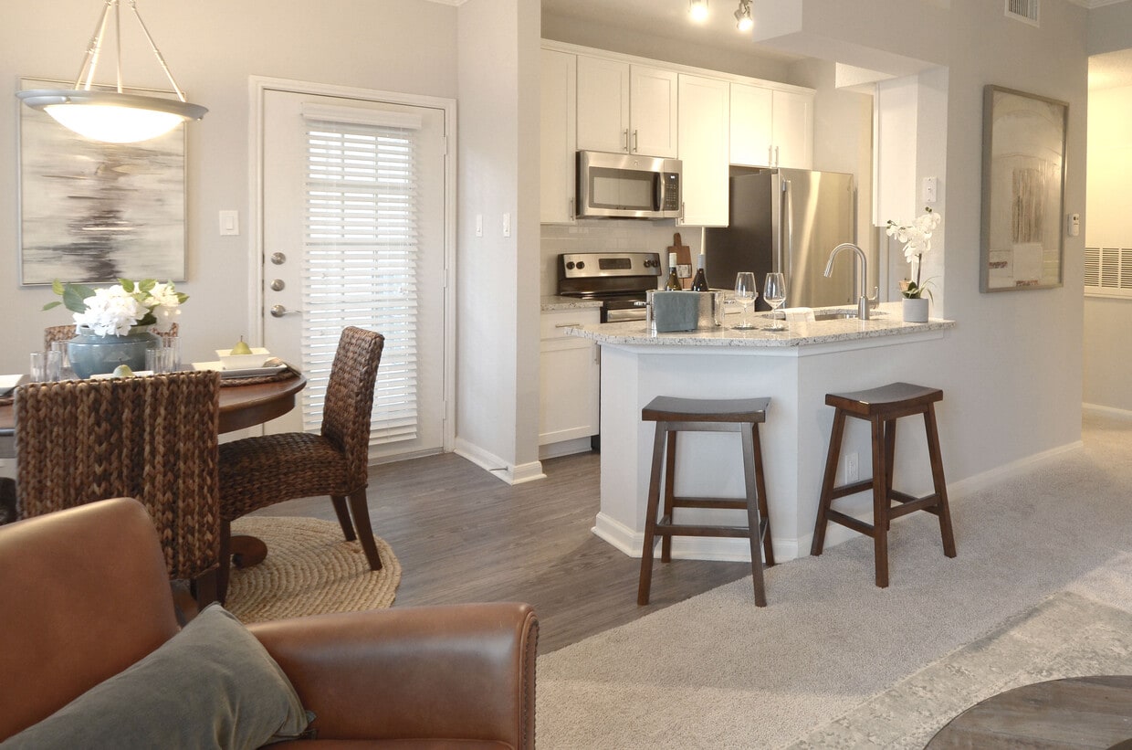 Primary Photo - Move-In Deals You Don’t Want to Miss!