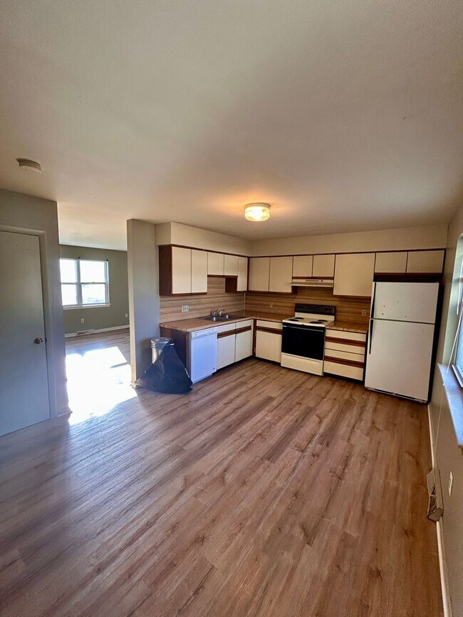 Building Photo - 3 Bed 2 bath Townhouse In Manchester York