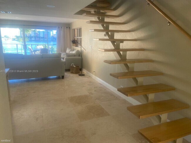 Foto del edificio - 2 br, 2.5 bath House - 4000 NE 168th St Ap...