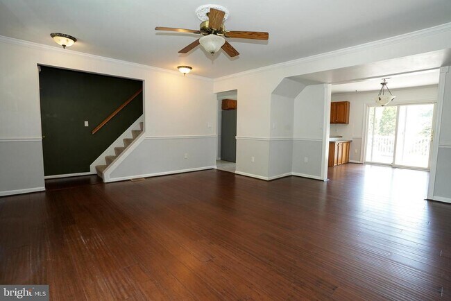 Building Photo - 7862 Centergate Ct