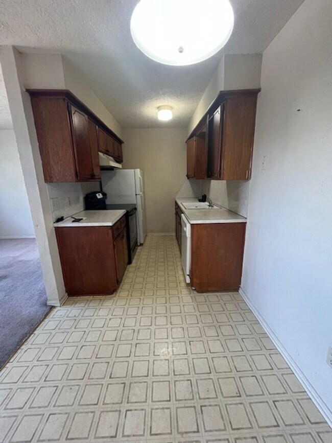 Building Photo - Oaklawn Apartments