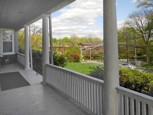 Foto del edificio - 22 Upper Mountain Ave