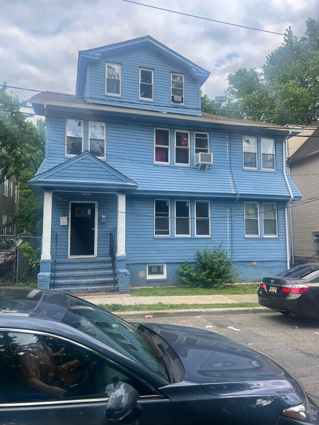 Foto del edificio - 240 Leslie St